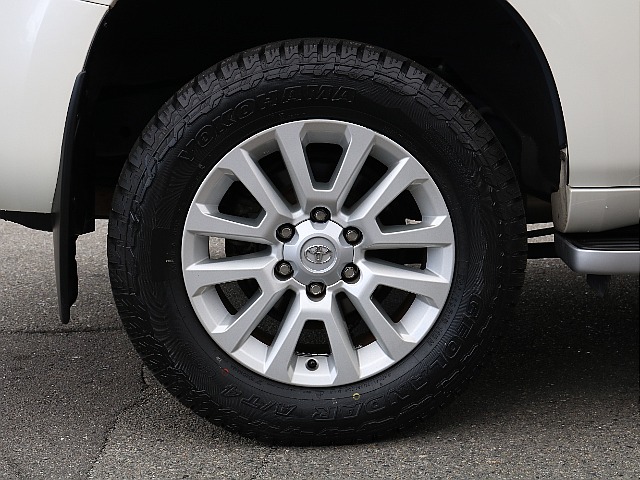 新品YOKOHAMAジオランダーX-ATタイヤと 純正１８インチAWの組み合わせ。