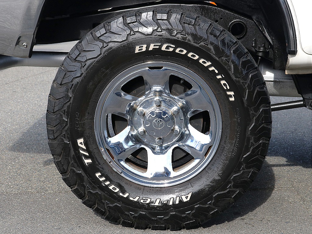 純正クロームメッキスチールホイール×BFGoodrichATタイヤの組み合わせ！