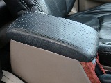 センターコンソールもブラックレザー調に張り替え済み！