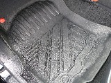 ハードタイプのフロアマット。