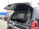 リアガラスが開閉できるので、狭い駐車場でも荷物の取り出しに困りません！