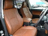 いい色です。電動パワーシートもうれしいポイントです。
