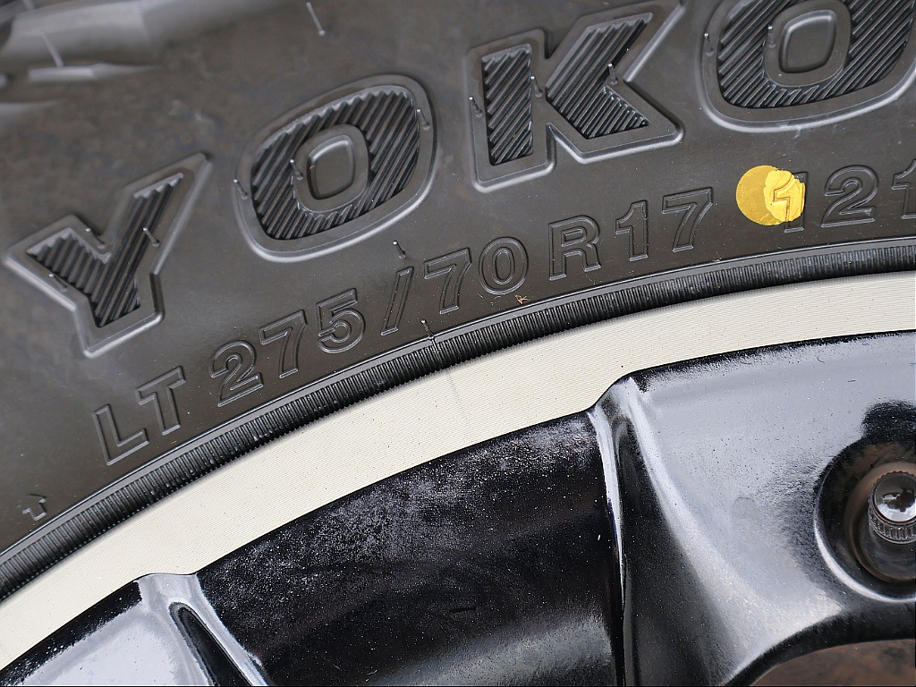タイヤサイズ（275/70R17）