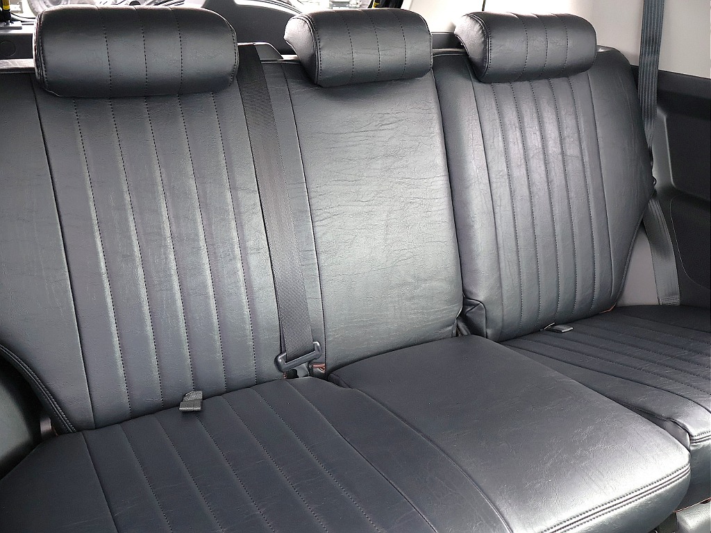 もちろん二列目にもシートカバー装着済みです。