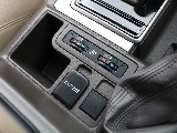 シートヒーター、クーラー付き。