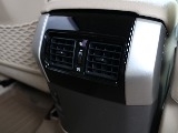 リアエアコンダクト。