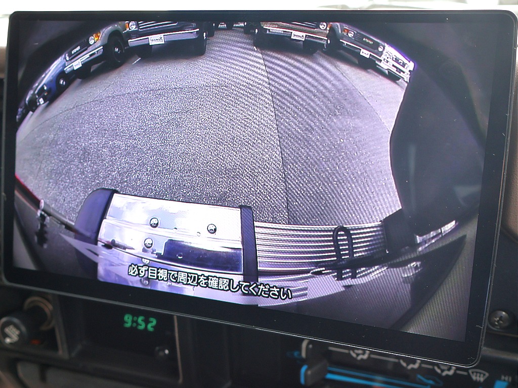 バックカメラ付いてます。