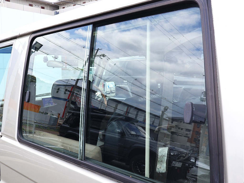 ドアバイザーレスでスタイリッシュ！！