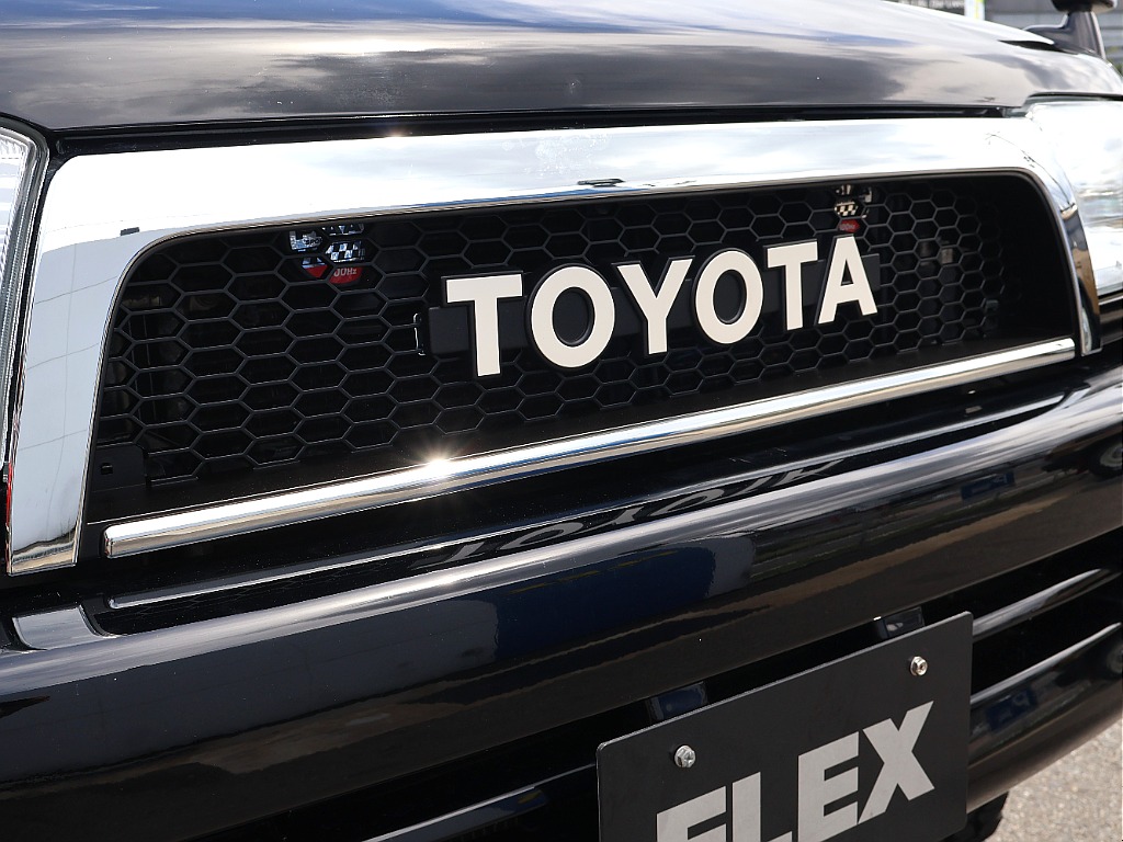 TOYOTA文字グリルも新品になります。
