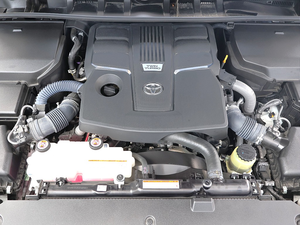 V６のツインターボが搭載。
