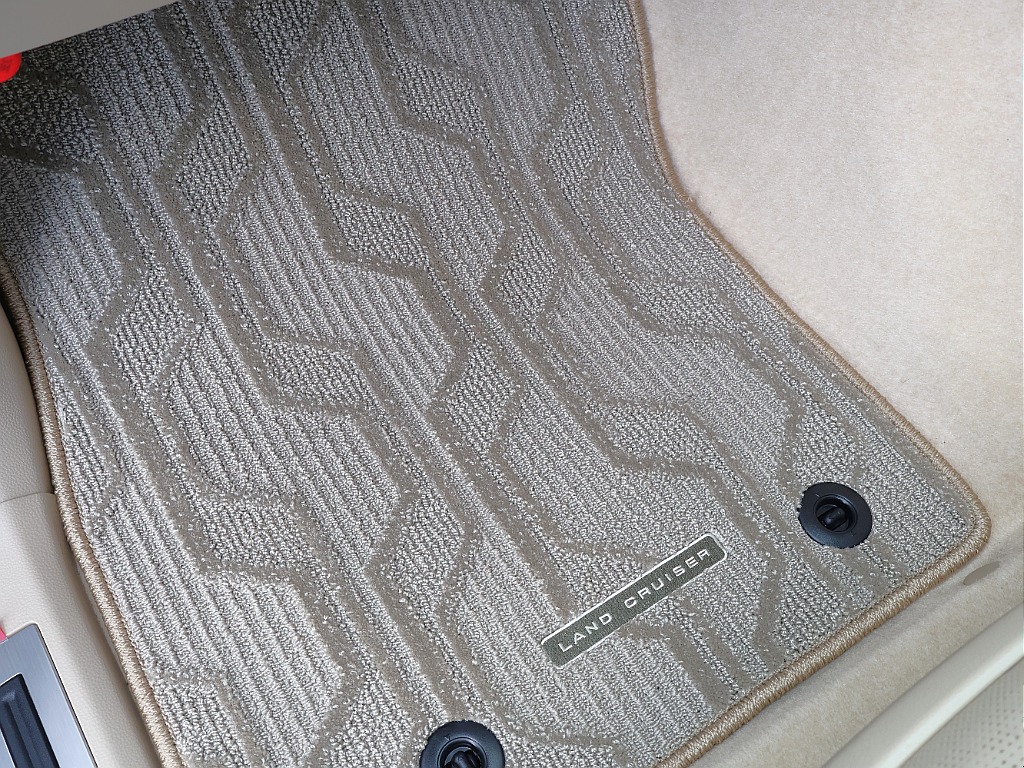 純正フロアマット。ほぼ新品です。