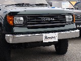 マットブラックで横文字TOYOTAグリル。