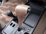 シフトノブまで張り替えております。