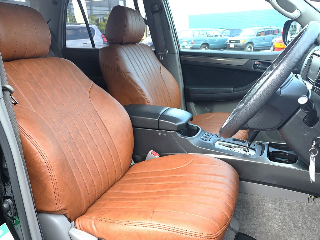 新品クラシックブラウンシートカバー装着。