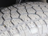 新品ですので溝もしっかりございます。