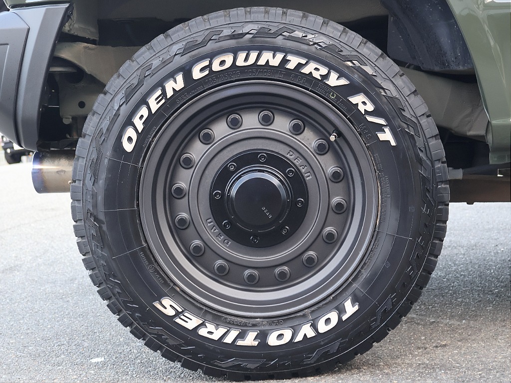 TOYO OPEN COUNTRY(185/85R16)＆DEANコロラド16インチAWの組み合わせ。