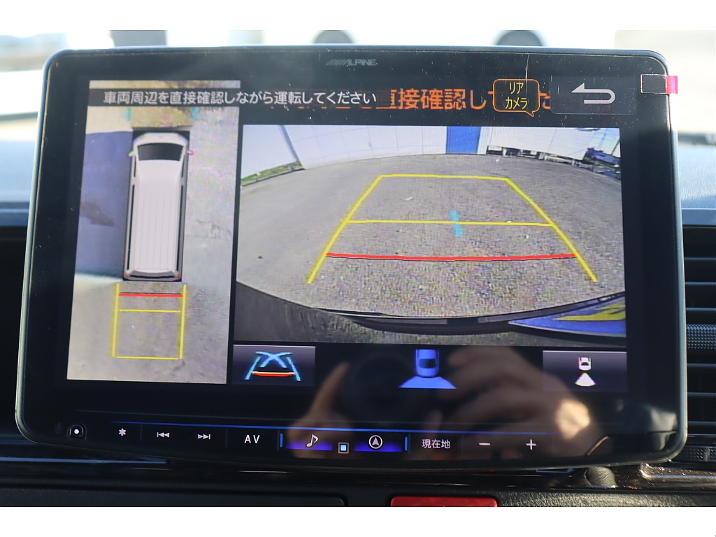 360度車両周辺が確認可能なパノラミックビューモニター装着済み♪ 画面切り替えでフロント左右の確認も可能です♪