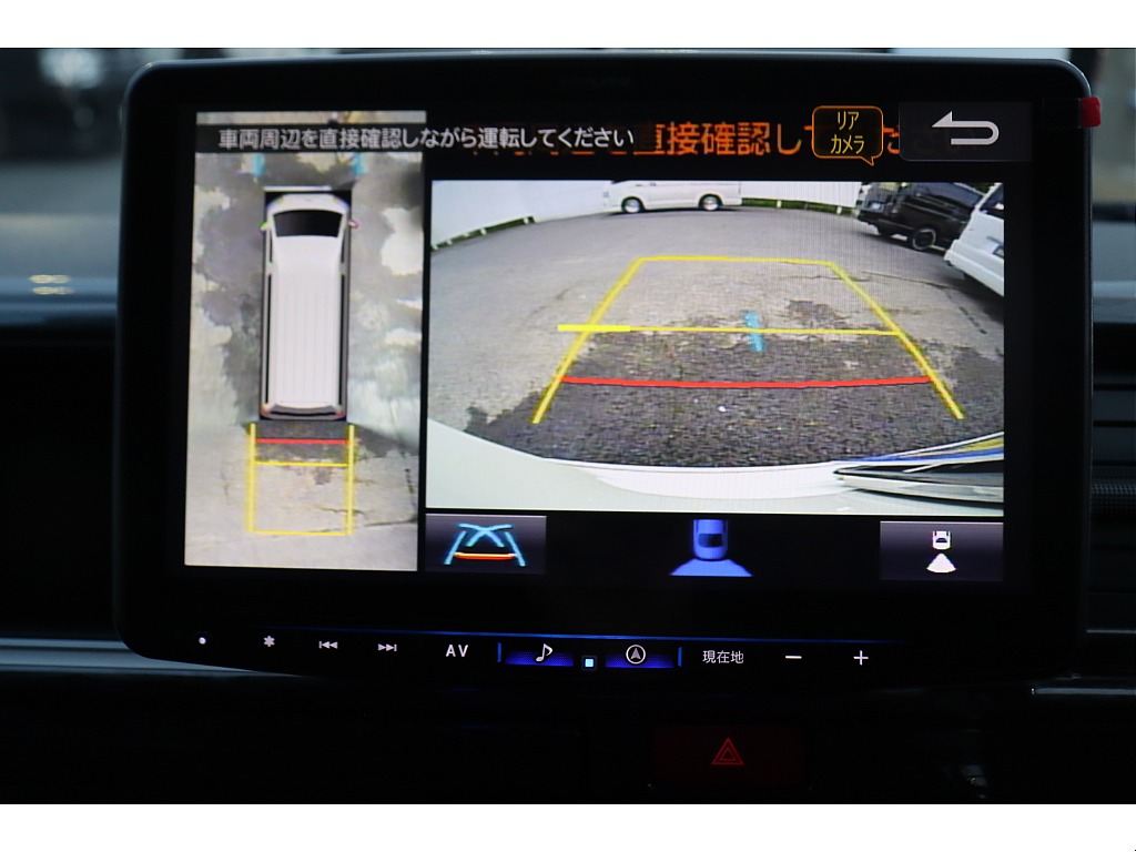 360度車両周辺が確認可能なパノラミックビューモニター装着済み♪画面切り替えでフロント左右の確認も可能です♪