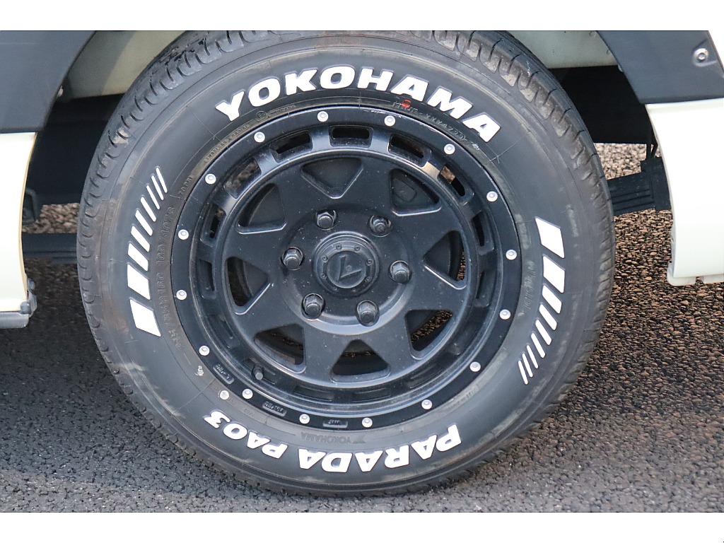 レオウィング１６インチＡＷにＹＯＫＯＨＡＭＡパラダタイヤを装着済みです！