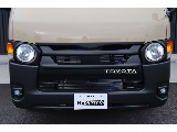 ＴＯＹＯＴＡロゴがアクセントのフロントグリルにボンネットスムージング済み！