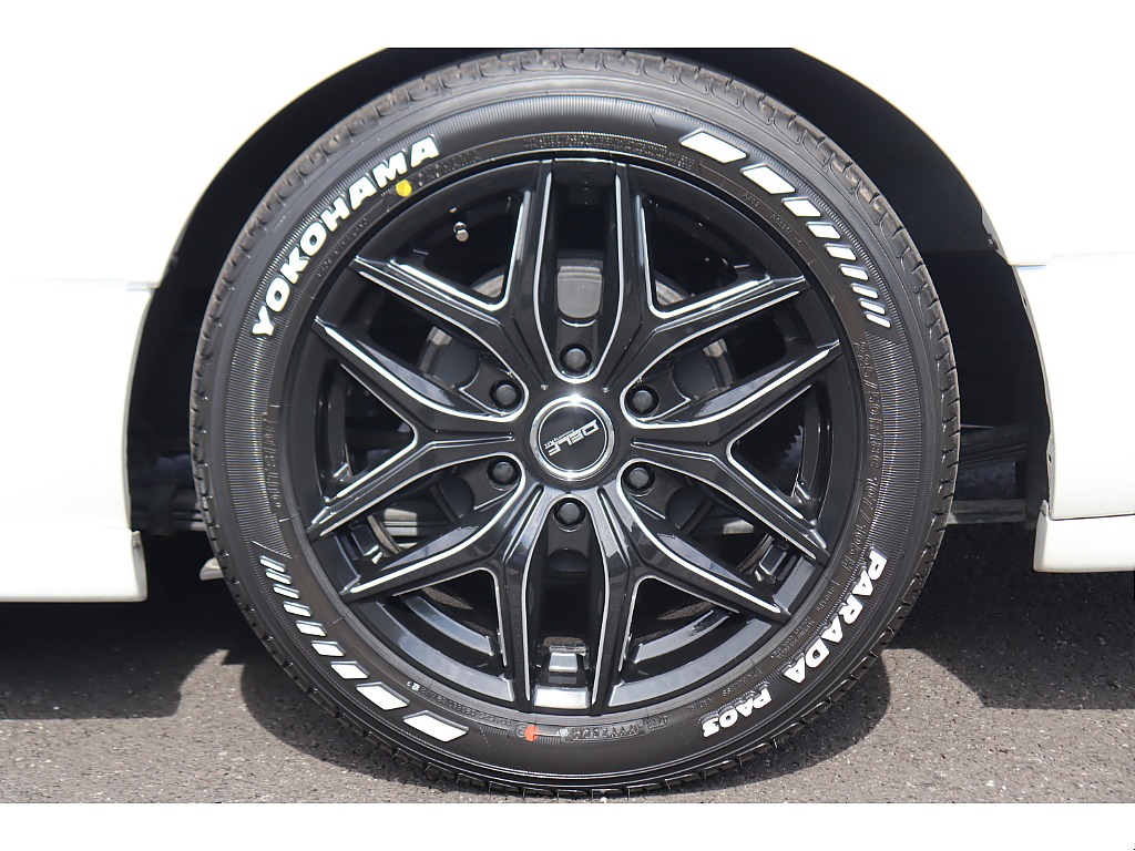 新品ＤＥＬＦ０１　１８インチＡＷ/YOKOHAMAパラダタイヤ装着済み♪