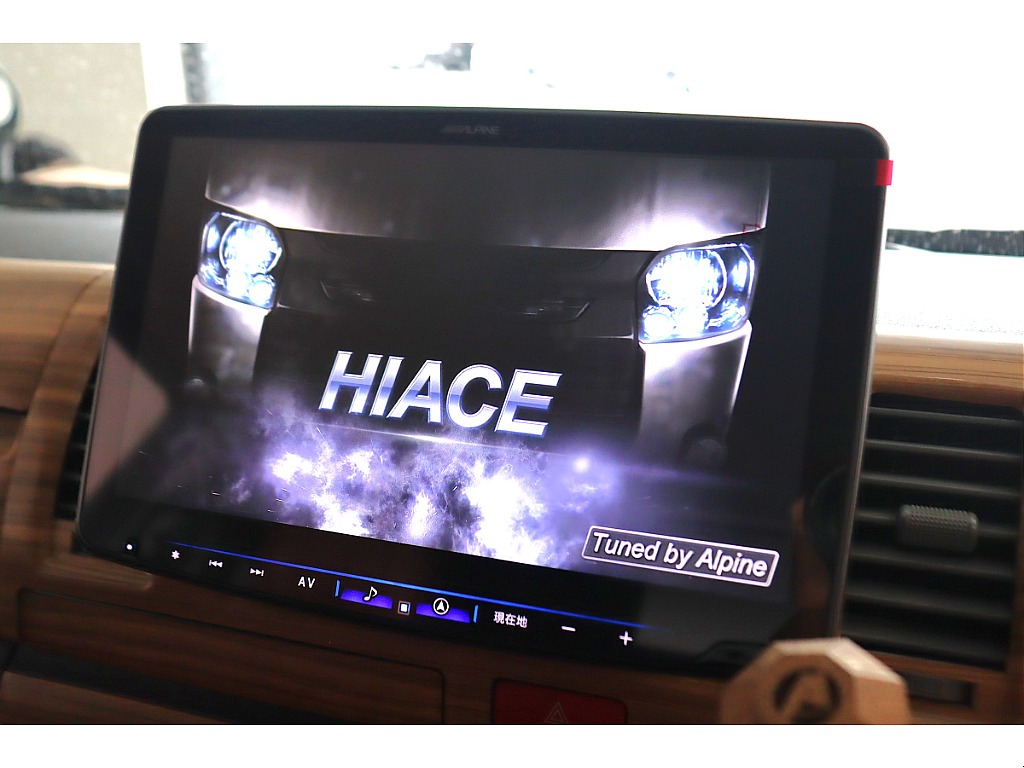 ナビゲーションは大画面のＢＩＧ－Ｘ１１インチを新品装着済み！音楽録音/DVD再生/Bluetooth/ＨＤＭＩ端子も接続可能でミラーリングもＯＫ！