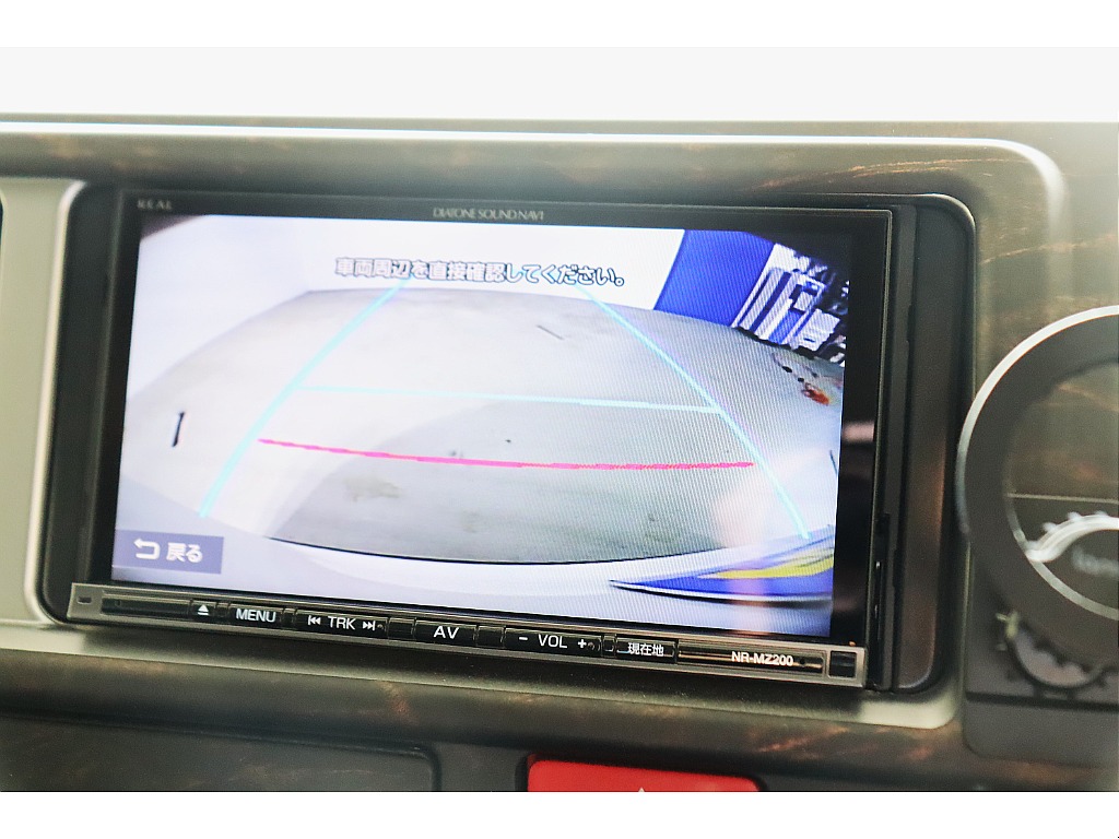運転中には必須なバックカメラも搭載してます！