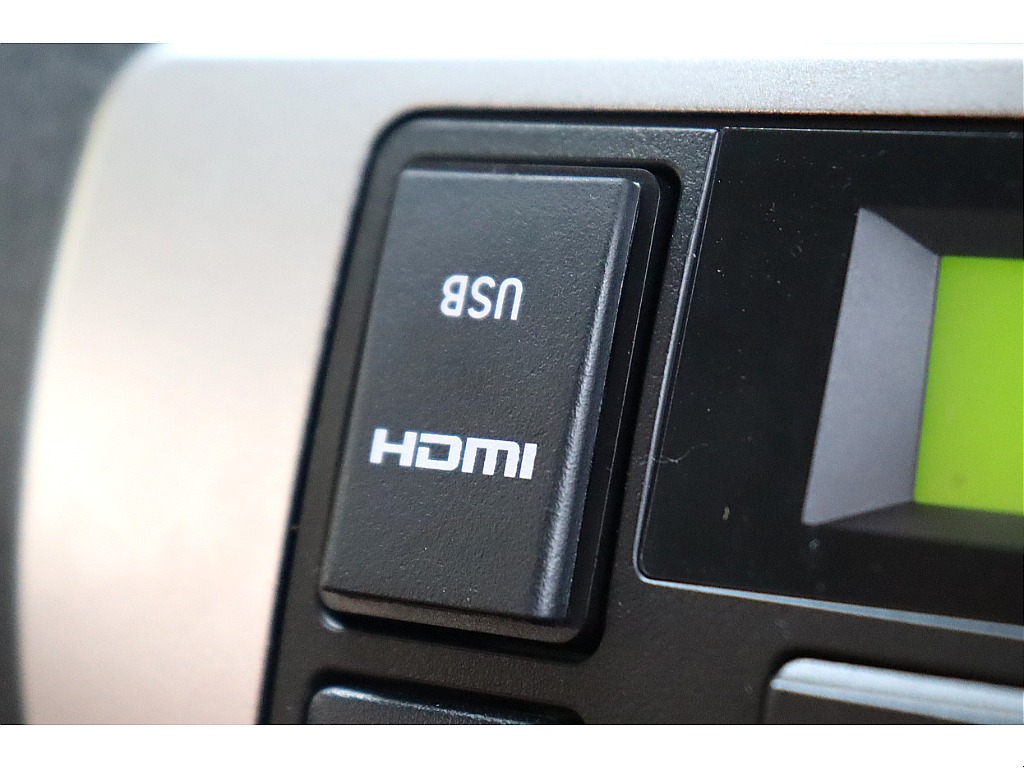 HDMI/USBソケットを完備！スマホミラーリングも可能です☆