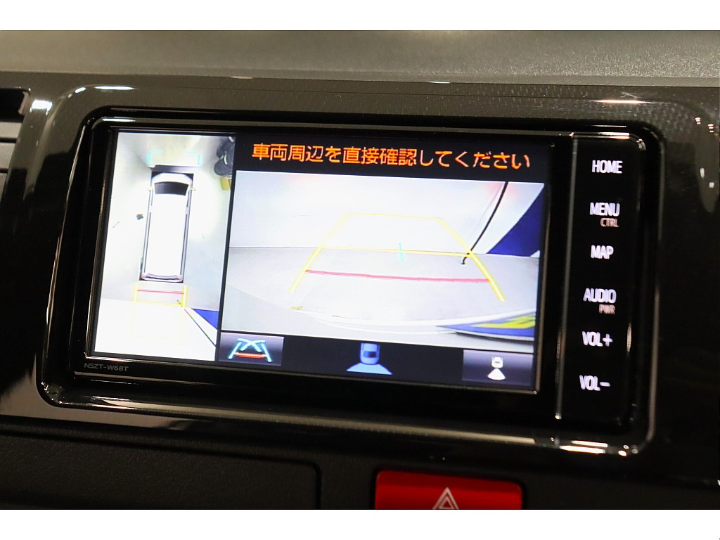 メーカーオプションのパノラミックビューモニターも完備！