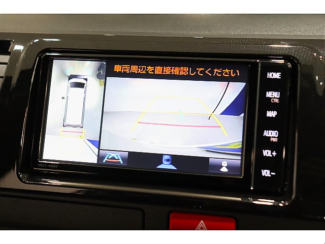 メーカーオプションのパノラミックビューモニターも完備！
