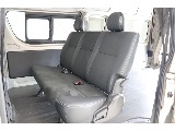 ゆったり座れる３人掛けの特別仕様車専用シートです☆