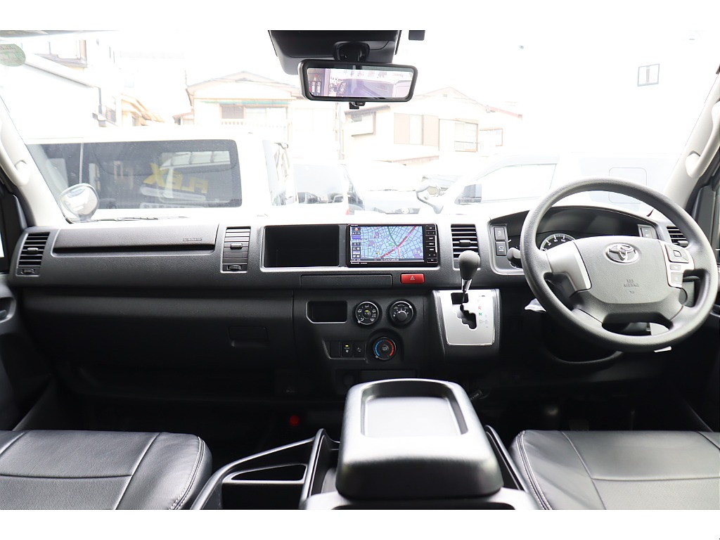DX専用のシンプルな運転席回りです！