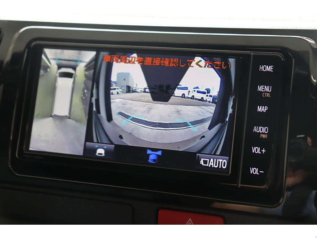 メーカーオプションのパノラミックビューモニターも完備！