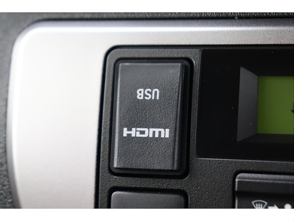 HDMI/USBソケットを完備！スマホミラーリングも可能です☆