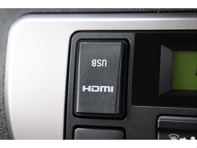 HDMI/USBソケットを完備！スマホミラーリングも可能です☆