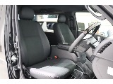 高級感ある専用ハーフレザーシートを着用！