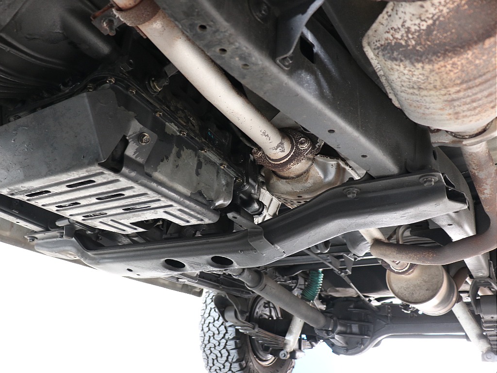 下廻りも綺麗に保たれております！堅牢なラダーフレームも健在です！