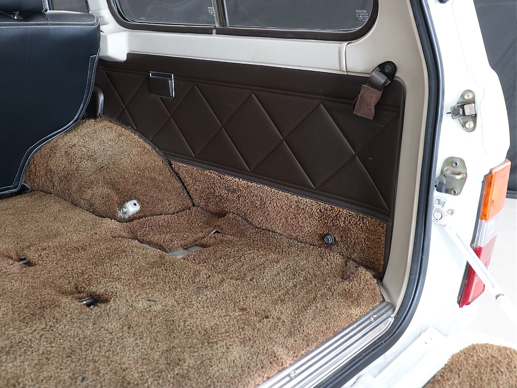 ラゲッジスペース右！