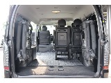 4列目シートを跳ね上げれば荷物も積めます！