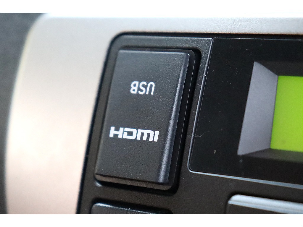 HDMI/USBソケットを完備！スマホミラーリングも可能です☆