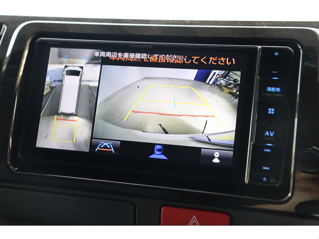 運転時には必須なバックモニターも完備！