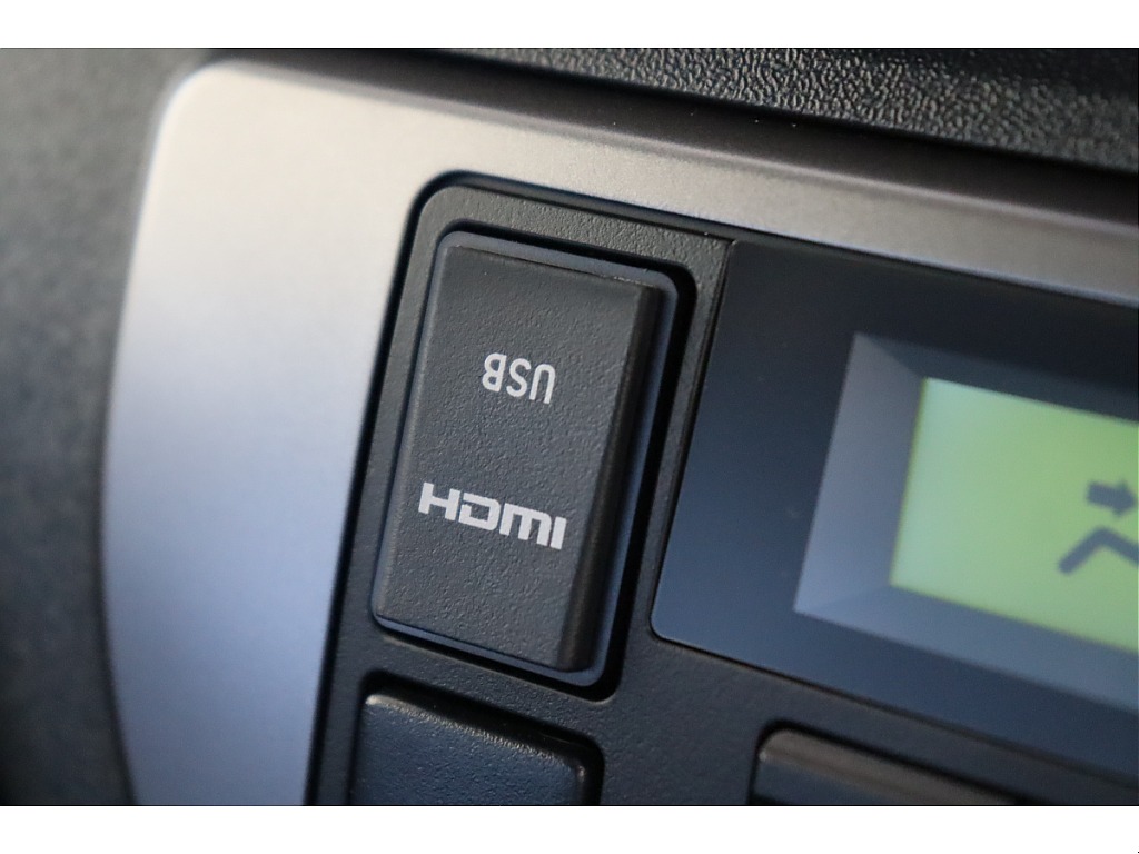 HDMI/USBソケット！スマホミラーリングも可能です☆