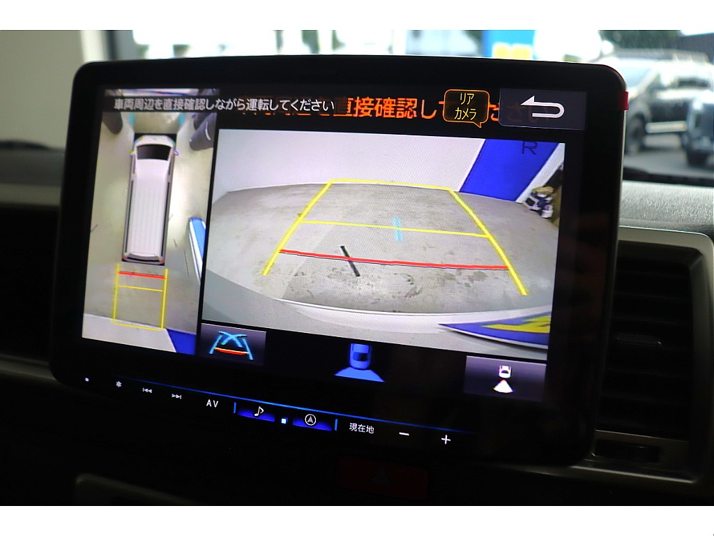 メーカーオプションのパノラミックビューモニターも完備☆