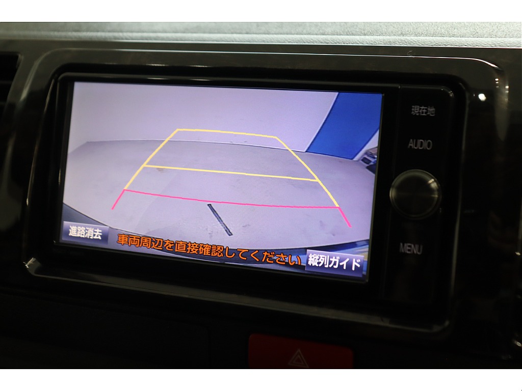 運転時には必須なバックモニターも完備！