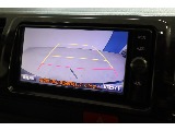 運転時には必須なバックモニターも完備！