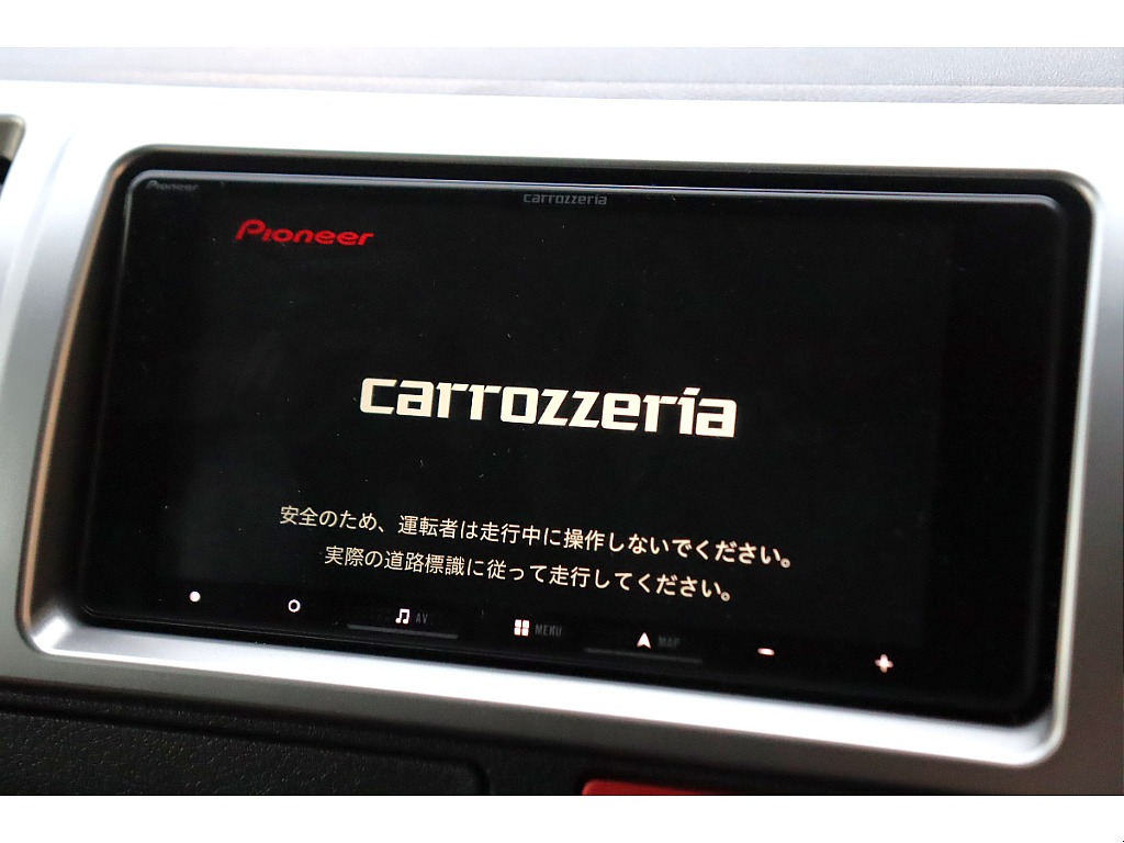 扱いやすいカロッツェリアナビ搭載！もちろん運転中もTV視聴可能☆
