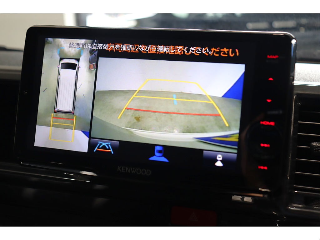 メーカーオプションのパノラミックビューモニターも完備！