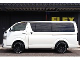 あると便利な小窓付きスライドドアです！