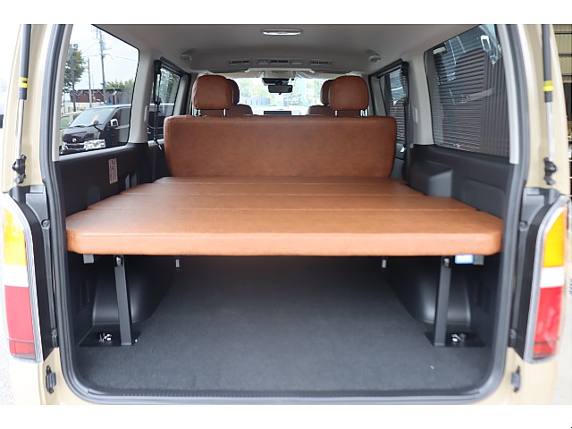 ブラウンカラーのベットキットを装着済み!