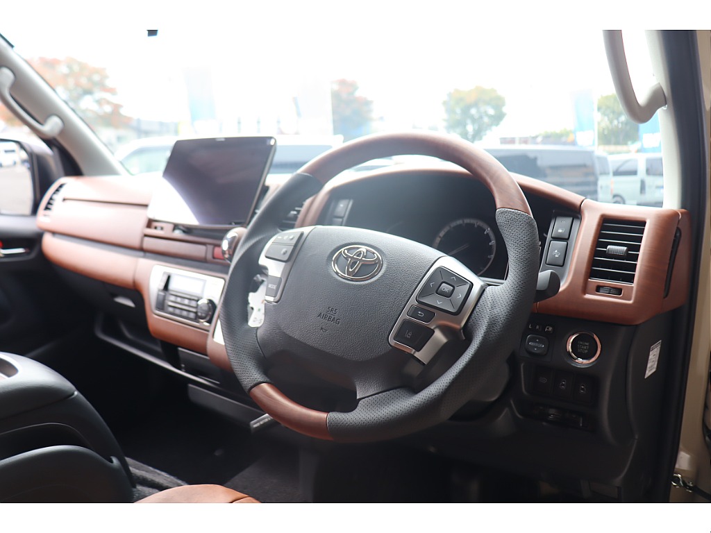 コンビハンドルも艶消し茶木目！